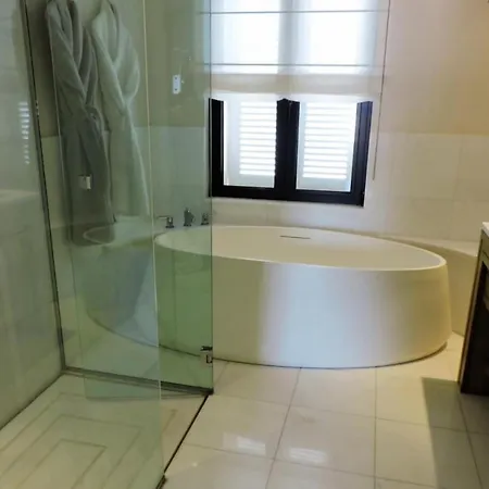 Daire Wonderful Large Located In The Centre Of St Tropez