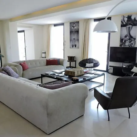 Wonderful Large Located In The Centre Of St Tropez Daire *
