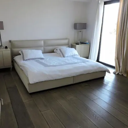 Wonderful Large Located In The Centre Of St Tropez
